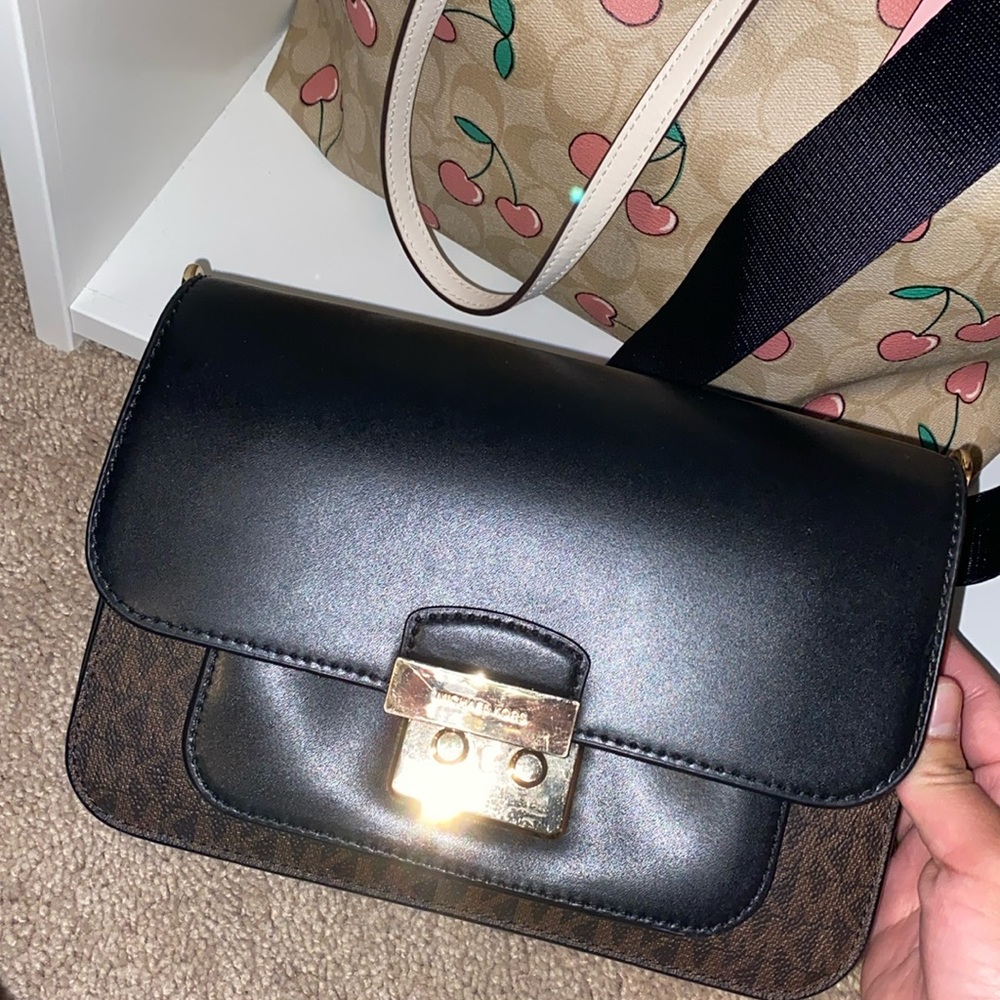 Michel Kors crossbody